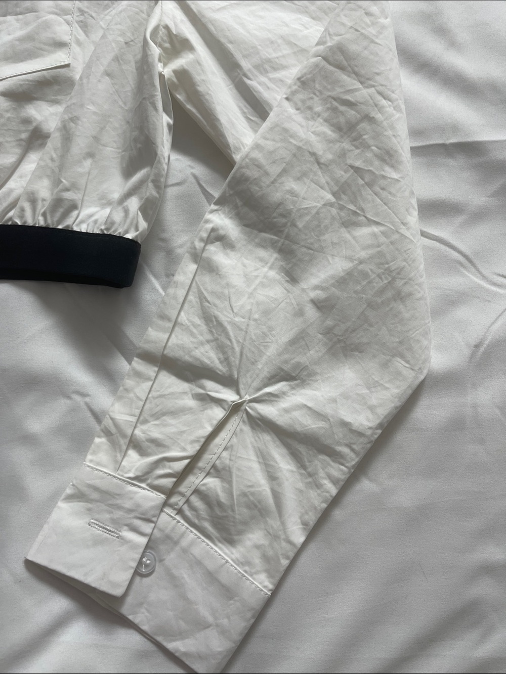 Prada White Cropped Button-Up Shirt with Logo Band - Picture 4 of 6